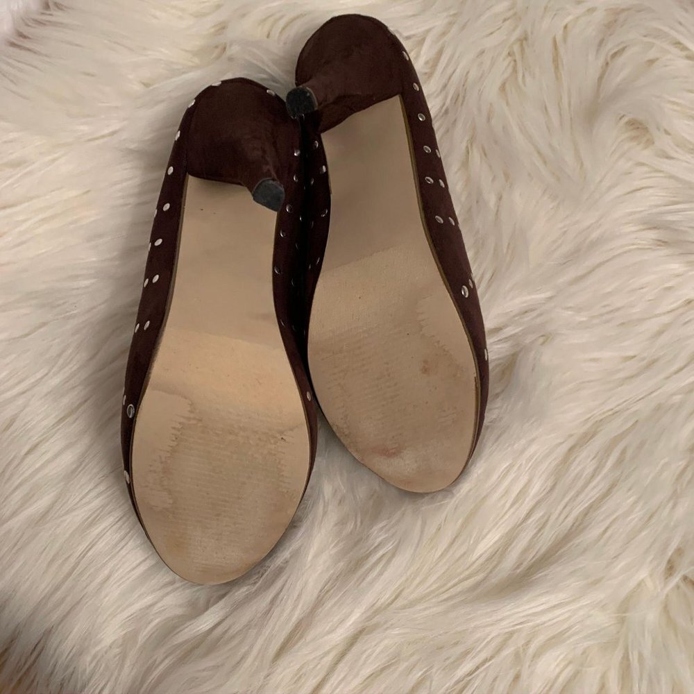 Privileged SZ 7.5 Brown flat studs 5″ Heels womens - Picture 4 of 6